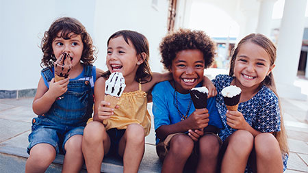 kids eating icecream